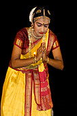 India Kerala Kumarakom backwaters Taj Garden Retreat Hotel dance performance