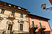 Schweiz Ascona Altstadtfassade mit Fresken