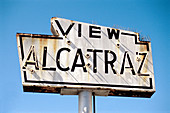 Vies Alcatraz sign. Fisherman s Wharf. San Francisco. California. USA