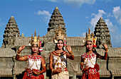 Dancers in front of Angkot Wat. Angkor. Siem Reap, Cambodia