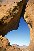 Keyhole Arch, Monument Valley Navajo Tribal Park. Utah-Arizona, USA