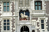 Château de Blois. Louis XII s Wing with equestrian statue of the King. Blois. Loir-et-Cher, France