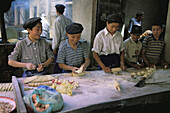Bakery. Old city bazar. Ouigour population. Kashgar (Kashi). Sinkiang Province (Xinjiang). China