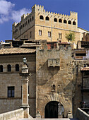 Bridge and Castle in Valderrobres. Teruel province. Aragon, Spain