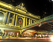 Christmas, Pershing bridge, Grand central station, Manhattan, New York, USA.