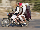Travel en-masse by motorcycle, India