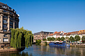 Ill Fluß und Quai des Pecheurs, Straßburg, Elsaß, Frankreich