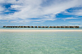 Lagune mit Villen, Water villas, Four Seasons Resort Landaa Giraavaru, Malediven