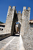 Romanische Brücke, Mittelalterliche Stadt Besalú, Katalonien, Spanien