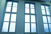  Blau, Drei, Farbe, Fenster, Geschlossen, Glas, Horizontal, Innen, Konzept, Konzepte, Mauer, Mauern, Schutz, Tageszeit, Wetter, G85-229612, agefotostock 