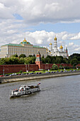 Kreml und der Fluss Moskau, links der grosse Kremlpalast, Moskau, Russland