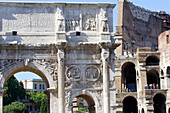 Konstantinsbogen und Kolosseum im Sonnenlicht, Rom, Italien, Europa