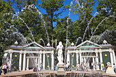 Brunnen im Park von Schloß Peterhof, St. Petersburg, Russland