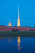 Peter-und-Pauls-Kathedrale im Abendlicht, Sankt Petersburg, Russland