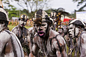 Männer mit Körperbemalung bei Singsing Tanz, Lae, Papua Neuguinea, Ozeanien