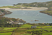 Außenaufnahme, Lamb's Head, Blick über Felder und Meer, Ring of Kerry, County Kerry, Irland, Europa