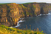 Außenaufnahme, Abendstimmung, Cliffs of Moher, County Clare, Irland, Europa