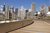 BP Bridge, Frank Gehry design, in Millennium Park, skyline, stainless steel curves, Pritzker Pavilion. Chicago. Illinois. USA