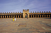 Courtyard. Jami Masjid (Great Mosque). Fatehpur Sikri historical site. Southwestern Uttar Pradesh. India
