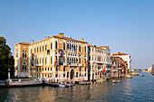 Canal Grande mit Palast, Palazzo Cavalli Franchetti, Venedig, Venetien, Italien