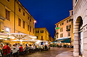 Restaurant nahe Piazza Bra, Verona, Venetien, Italien