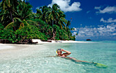 Schnorcheln in Lagune, Malediven, Indischer Ozean, Medhufushi, Meemu Atoll