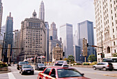 Stadtverkehr in Downtown Chicago, Illinois, USA