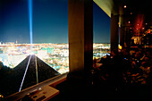 Innenansicht der Bar und Restaurant MIX mit Blick über Las Vegas, Nevada, USA, Amerika
