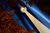 Beleuchteter Fernsehturm bei Nacht, Berlin, Deutschland