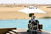 Bademeister, Bab al Shams, Wüstenhotel, Dubai, Vereinigte Arabische Emirate, VAE