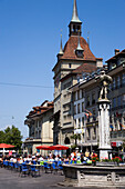 Ein Strassencafe vor Käfigturm, Bärenplatz, Altstadt, Bern, Schweiz