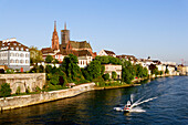 Der Rhein mit Baseler Münster im Hintergrund, Basel, Schweiz