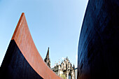 Theaterplatz mit Kunstwerke von Richard Serra, Katherinenkirche, Basel, Schweiz