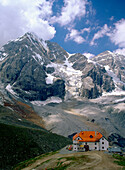 Rifugio Città di Milano. Gran Zebru. Dello Stelvio National Park. Alps. Italia