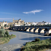 Roman bridge over Guadalquivir River with the mosque in background. Córdoba. Spain