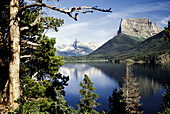 Sun Point View of Saint Mary s Lake, Glacier Natural Park. Montana, USA