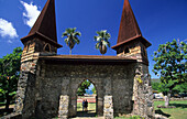 Die Kathedrale von Taiohea auf der Insel Nuku Hiva, Französisch Polynesien