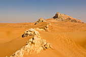 Sanddüne in der Wüste, Felsen, Dubai, Vereinigte Arabische Emirate
