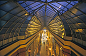 Glasdach der Passage Jouffroy am Abend, 9. Arrondissement, Paris, Frankreich, Europa