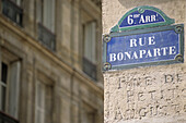 Straßenschild an einer Hauswand, Paris, Frankreich, Europa