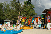 Jamaika Negril beach Souvenir shop, Badetücher mit Motiven aus Jamaika, Bob Marley Legend Badetuch