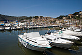 Boote liegen im Hafen von Soller, Mallorca, Balearen, Spanien, Europa