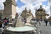 Piazza del Popolo. Obelisco Flaminio and marble lions fountain of Valadier with the twin churches of Santa Maria dei Miracoli and Santa Maria in Montesanto at background, built in the 17th century by Bernini. Rome. Italy