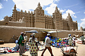 Great Mosque and market, Djenné. Mali