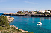 Fischerboot in der Cala Marcal Bucht, Cala Marsal, Mallorca, Balearen, Spanien, Europa