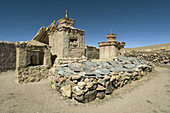 a mani wall and a chorten in the village of chiu. Shigatse prefecture. Tibet. China.