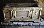 Francia, Provenza, Arles, rovine della necropoli di Les Alyschamps