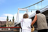 Blick vom Boot auf die Elizabethsbrücke, Budapest, Ungarn