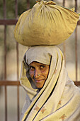 Woman with load on head, Agra, Uttar Pradesh, India
