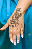 Mehndi (henna hand painting), Ranthambhore Regency Hotel, Ranthambhore, Rajasthan, India